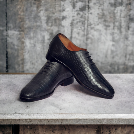 Wholecut shoes