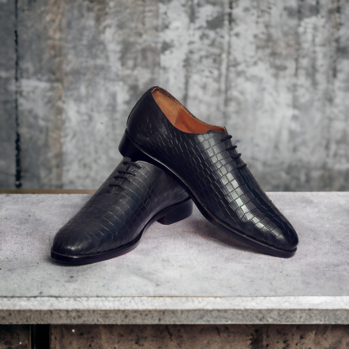 Wholecut shoes