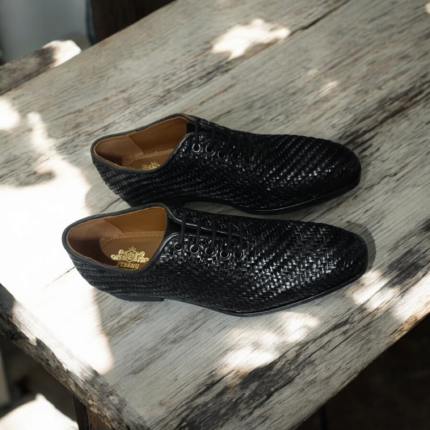 Wholecut mesh viewing shoes